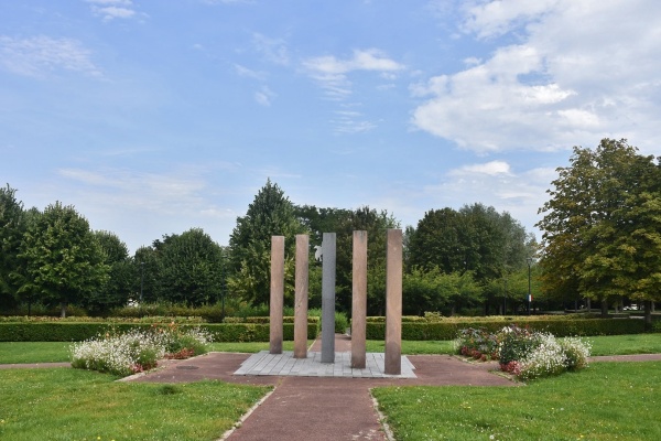 Photo Gauchy - le monument aux morts