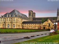 Photo paysage et monuments, Laon - Une partie de l'ensemble des bâtiments abbatiaux accolée à l'église St-Martin