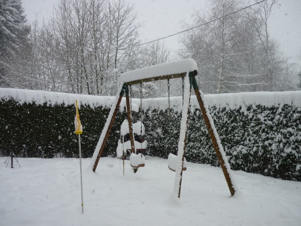 Photo Morgny-en-Thiérache - La balançoire à connu des jours meilleurs!