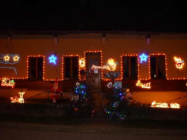 Illumination d'une maison à Morgny en thierache Noël 2009.