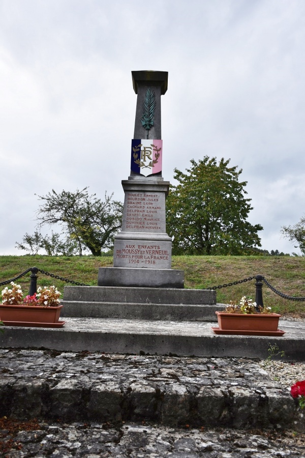 Photo Moussy-Verneuil - le monument aux morts