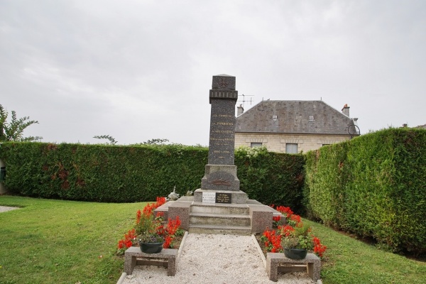 Photo Pommiers - le monument aux morts