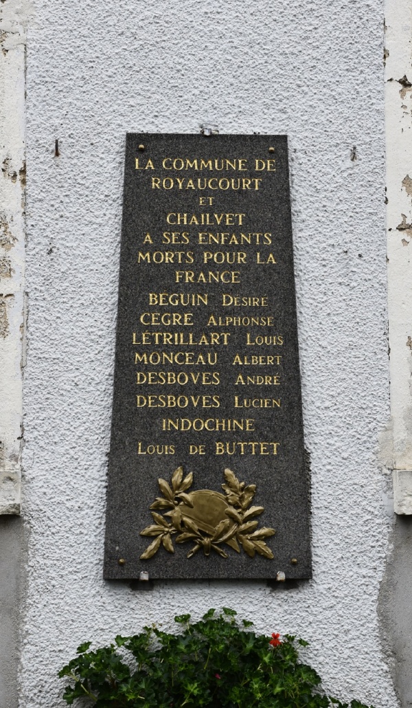 Photo Royaucourt-et-Chailvet - Monument-aux-Morts