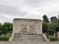 Photo paysage et monuments, Vailly-sur-Aisne - le monument aux morts