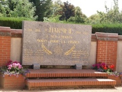 Photo paysage et monuments, Charmeil - le monument aux morts