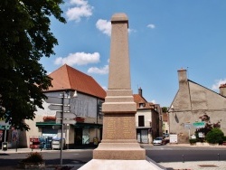 Photo paysage et monuments, Le Donjon - Monument-aux-Morts