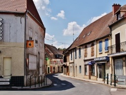 Photo paysage et monuments, Le Donjon - La Commune