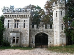 Photo paysage et monuments, Ébreuil - Tout près d'Ebreuil : Le château de Veauce.