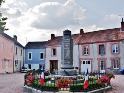 Photo paysage et monuments, Isserpent - La Commune