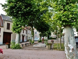 Photo paysage et monuments, Isserpent - La Commune