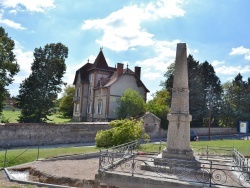 Photo paysage et monuments, Marcenat - le monument aux morts