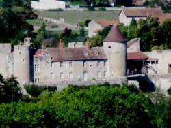 Photo paysage et monuments, Saint-Bonnet-de-Rochefort - Le châteaude Rochefort vu du hameau : les Viziers.