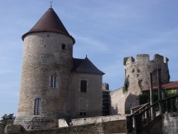 Photo paysage et monuments, Saint-Bonnet-de-Rochefort - Les tours côté Sioule.