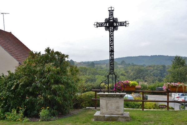 Photo Saint-Étienne-de-Vicq - la croix