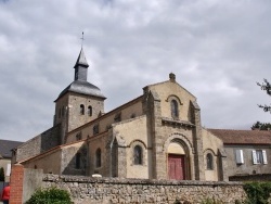 Photo paysage et monuments, Saint-Gérand-le-Puy - ²²église Saint-Julien 11 Em Siècle