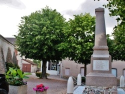 Photo paysage et monuments, Saint-Pierre-Laval - Monument-aux-Morts