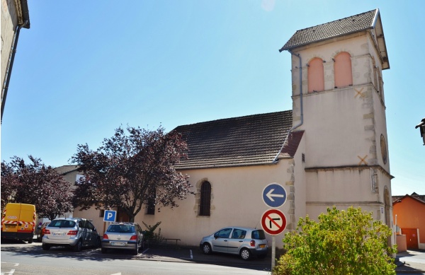 Photo Le Vernet - Ancienne église maintenant Salle Robert Devaux