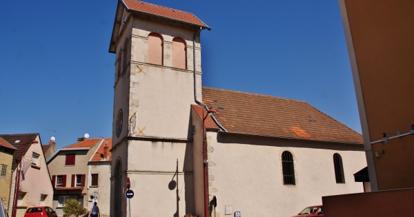 Photo Le Vernet - Ancienne église maintenant Salle Robert Devaux