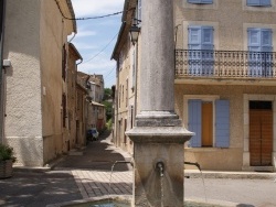 Photo paysage et monuments, Allemagne-en-Provence - la fontaine