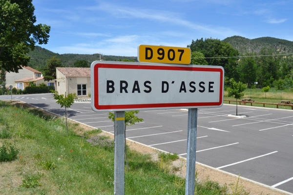 Photo Bras-d'Asse - bras d'asse (04270)