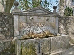 Photo paysage et monuments, Esparron-de-Verdon - la fontaine