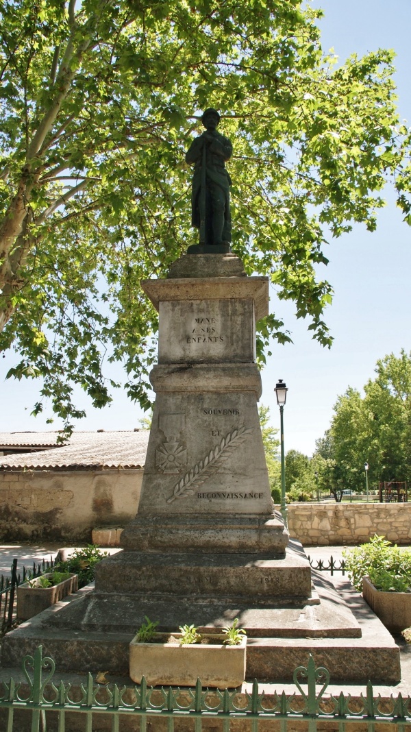 Photo Mane - le monument aux morts