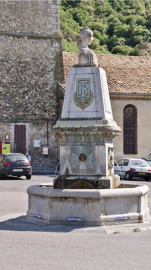 Photo Les Mées - la fontaine