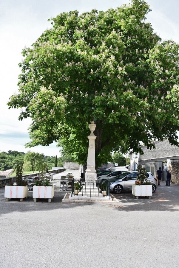 Photo Montagnac-Montpezat - le monument aux morts