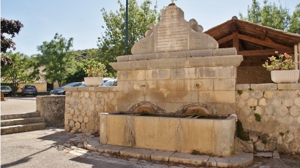 Photo Montsalier - la fontaine