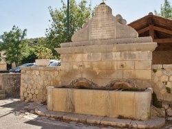 Photo paysage et monuments, Montsalier - la fontaine