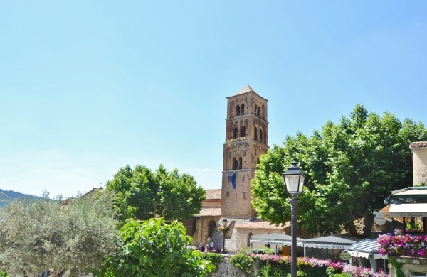 Photo Moustiers-Sainte-Marie - église Notre Dame