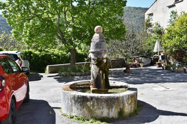 Photo La Palud-sur-Verdon - la fontaine