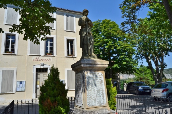 Photo Quinson - le monument aux morts