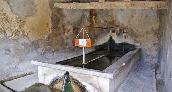 Photo Saint-Julien-d'Asse - le lavoir