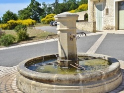 Photo paysage et monuments, Saint-Martin-les-Eaux - la fontaine