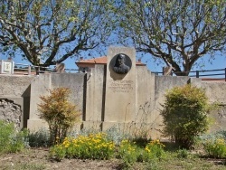 Photo paysage et monuments, Sainte-Tulle - la statue