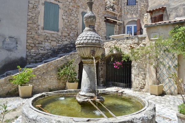 Photo Sigonce - la fontaine