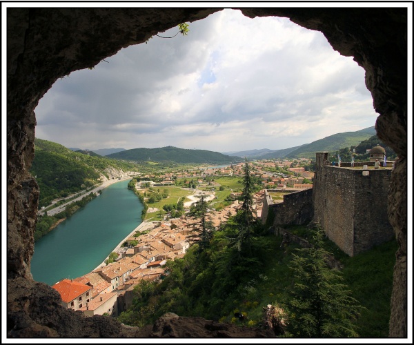 Sisteron...vue depuis "la grotte" de la citadelle.