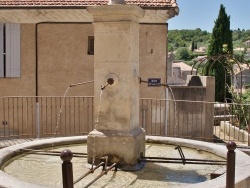 Photo paysage et monuments, Volx - la fontaine