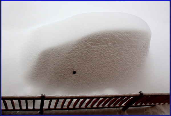 Photo Le Noyer - Rudesse des hivers à " Le Noyer " quand le matin on devine la voiture sans la voir.