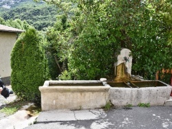 Photo paysage et monuments, Saint-Julien-en-Beauchêne - La Fontaine