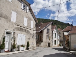 Photo paysage et monuments, Saint-Julien-en-Beauchêne - le Village