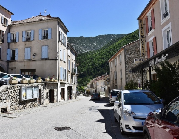 Photo Serres - le Village