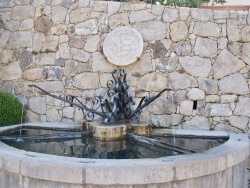 Photo paysage et monuments, Le Bar-sur-Loup - la fontaine