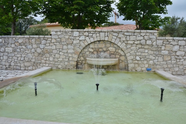 Photo Roquefort-les-Pins - le lavoir