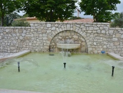 Photo paysage et monuments, Roquefort-les-Pins - le lavoir