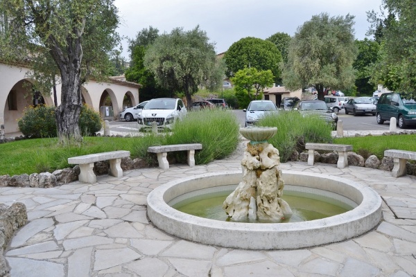 Photo Le Rouret - la fontaine