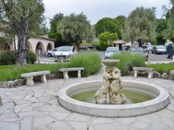 Photo paysage et monuments, Le Rouret - la fontaine