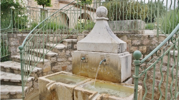 Photo Le Rouret - la fontaine