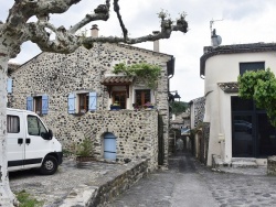 Photo paysage et monuments, Alba-la-Romaine - le village